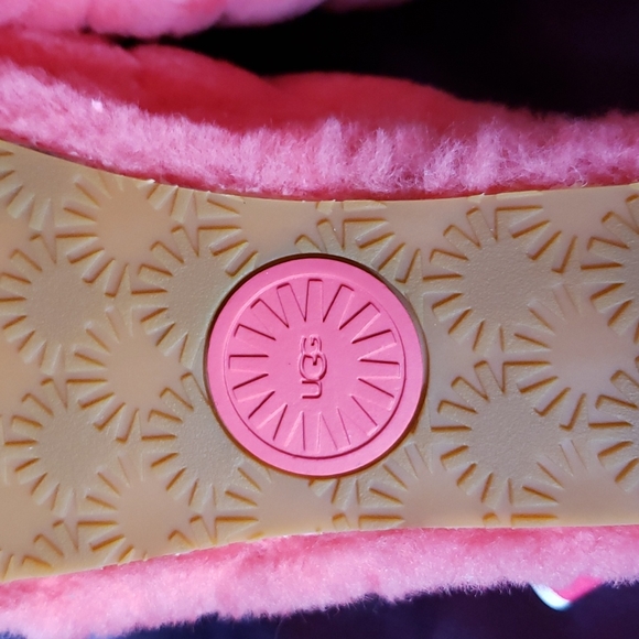 NWOB UGG Women's Fluff Yeah Slide Slipper in Neon Coral. Sz. 10 - Picture 6 of 8